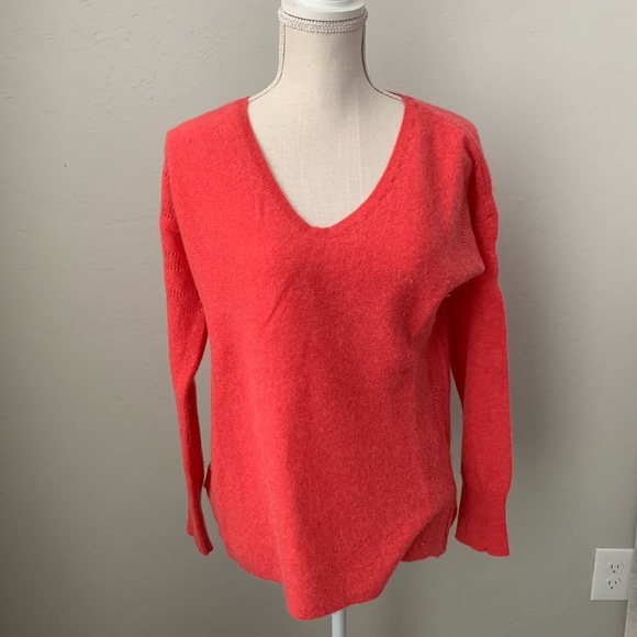 White + Warren Sweaters - White and Warren Cashmere v neck